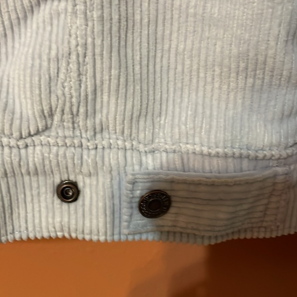 Pretty Levi Jacket
It’s an Xsmall but fits like s/m - Picture 5 of 9